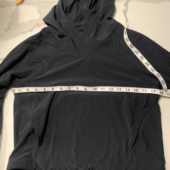 Lululemon Black Mesh Catch a Breeze Pullover - Picture 8 of 8